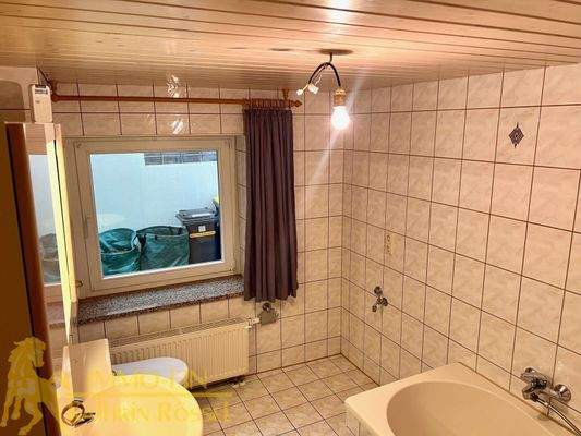 Tageslichtbad mit Badewanne