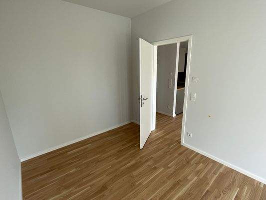 Leeres Zimmer mit Holzboden