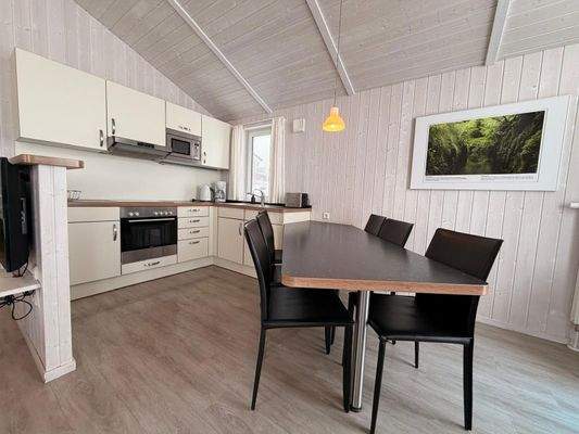 Küche mit Essbereich