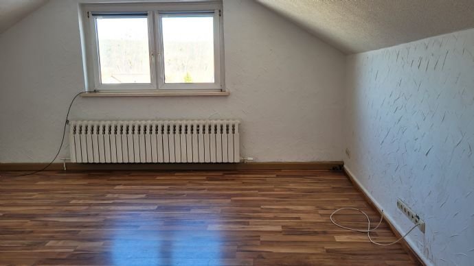 2-Raum-Dachgeschosswohnung in Oberwellenborn zu vermieten