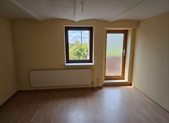 Zimmer mit Ausgang in den Garten