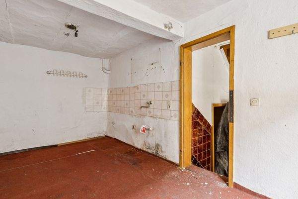 EG: Zimmer mit Küchenanschlüssen 