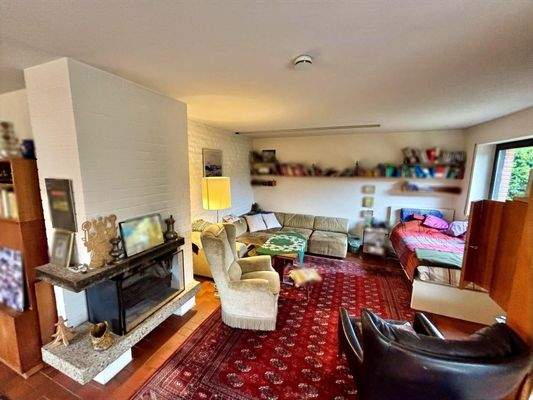 Großer Wohn- Essbereich mit Kamin