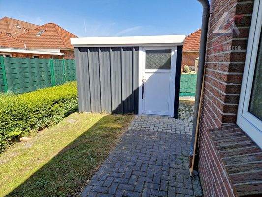 mit neuem Gerätehaus