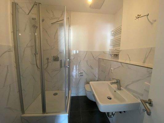 Badezimmer mit Dusche