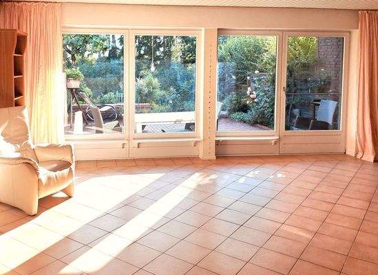 große Glasfront zum Garten