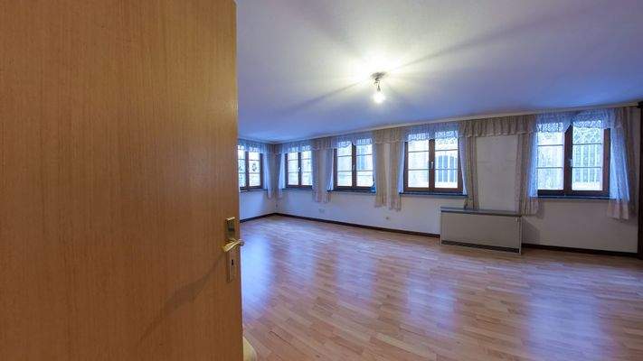 1. OG großes helles Wohnzimmer