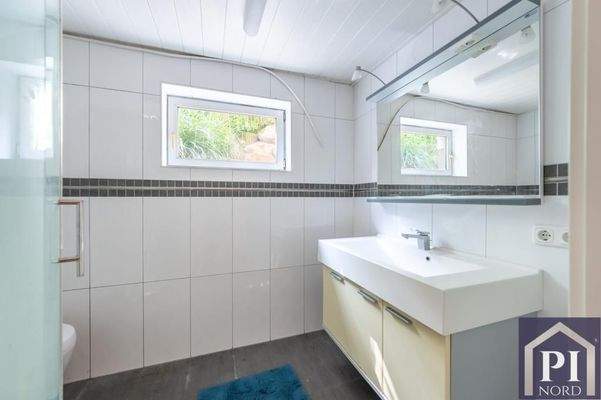 Badezimmer im Untergeschoss