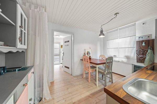 Küche mit Essbereich