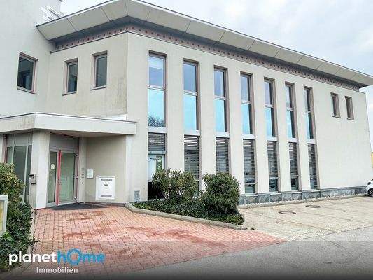 Zugang zum OG und Parkplaetze