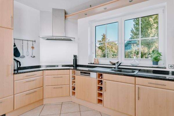 Nolte-Küche mit Granitarbeitsplatte