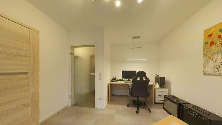 Kinderzimmer/Büro EG