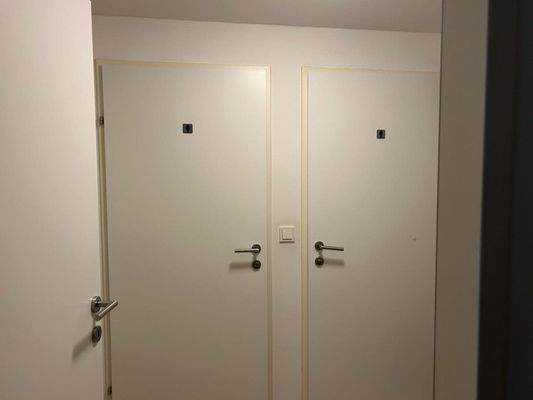 2 getrennte Toiletten
