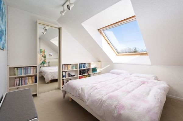 Schlafzimmer mit begehbaren Kleiderschrank