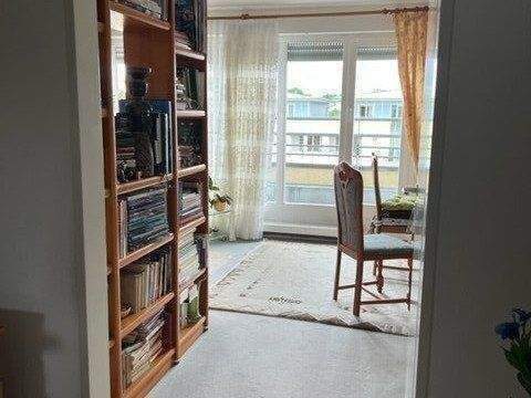 Blick vom Flur ins Wohnzimmer.jpg