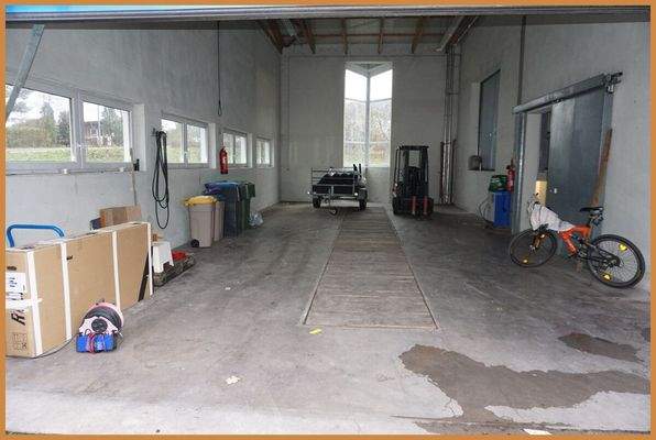 Halle mit Werkstattgrube