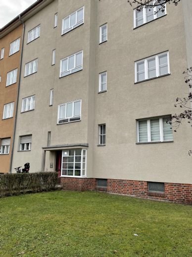 2 - Zi. Wohnung mit Wannenbad und Balkon zu verkaufen!