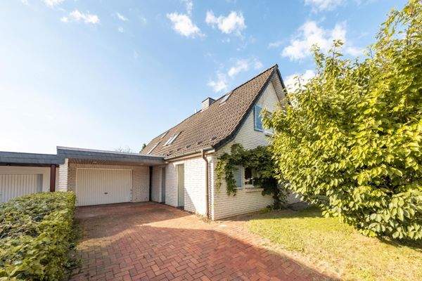 Garage mit Stellplatz