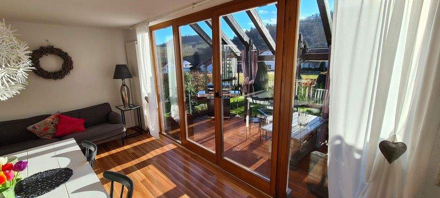 Esszimmer mit Zugang Terrasse