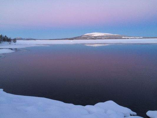 Winterbild mit See .JPG