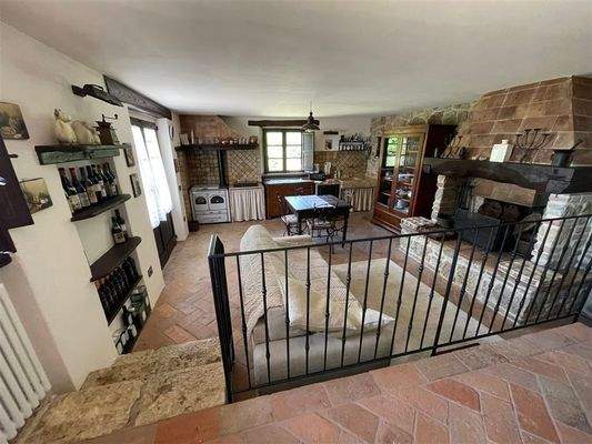 Wohnzimmer mit abgehängter Decke