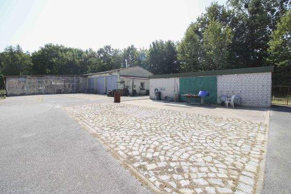 Nebengelass + Tankstellengebäude