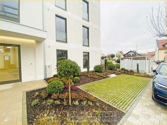 sehr gepflegte Außenanlagen