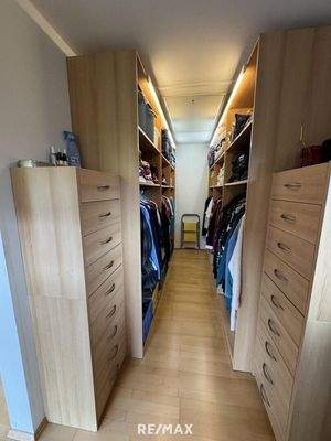 Wohnhaus OG Zimmer 2 - Schrankraum 1