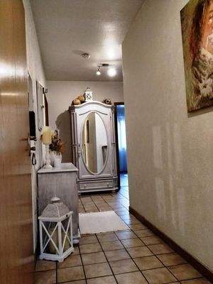 OG_Flur mit pflegeleichtem Fliesenboden