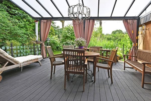 überdachte Wohnterrasse