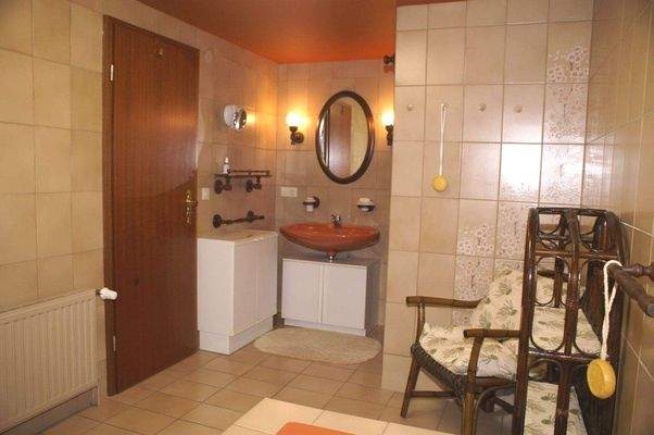 Dusch- u. Wannenbad Untergeschoss 04.JPG