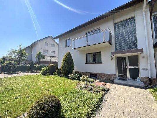 Eingangsbereich mit Vorgarten