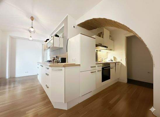 Moderne Küche mit Gewölbe