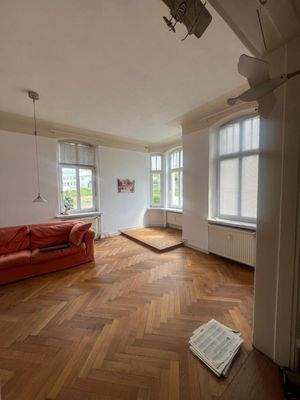 EG: grosszügige Zimmer