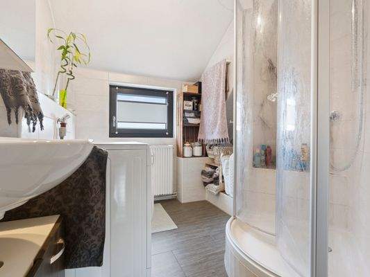 Dachgeschoss - Badezimmer