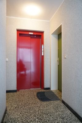 Fahrstuhl / Zugang Wohnung
