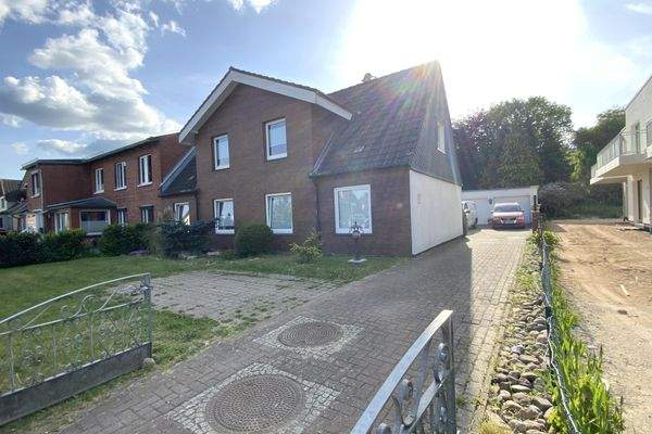 Auffahrt mit Stellplatz