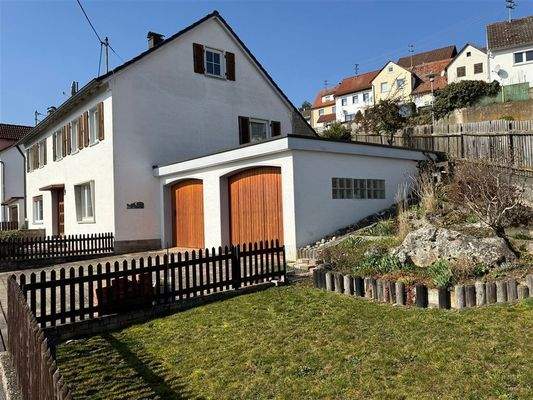 Doppelgarage mit Gartenanteil