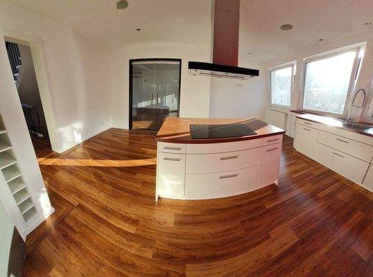 ..mit Kochinsel (2. Wohnungsebene)