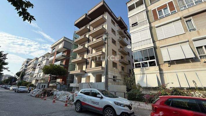 Apartments in a New Building near the Sea in İzmir Karşıyaka
