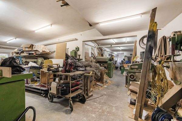 großzügige Werkstatt