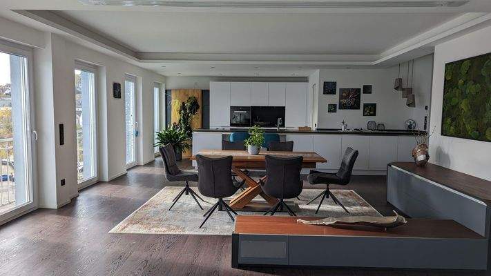 Esszimmer und Küche