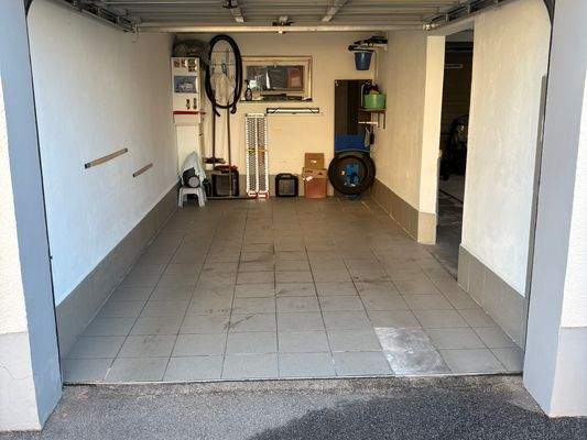 Garage 1.jpg