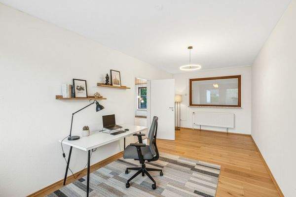 Arbeitszimmer im Erdgeschoss (KI Einrichtungsbeispiel)