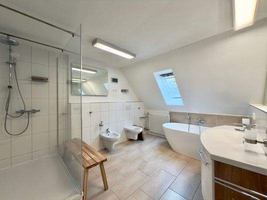 Badezimmer OG (Whg1)