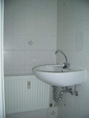 Waschtisch in der Dusche.jpg