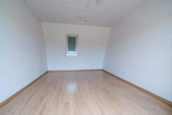 DG Wohnung Schlafzimmer