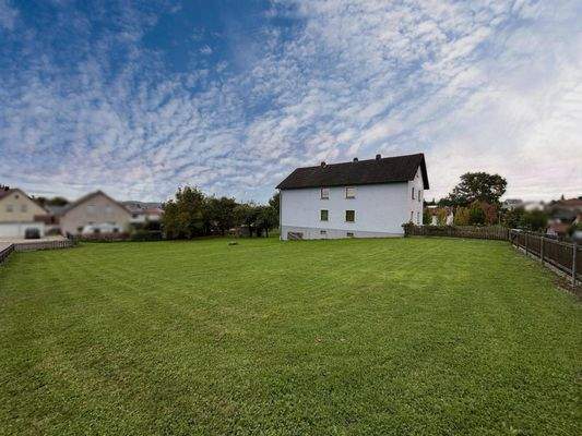 Ansicht und Grundstück