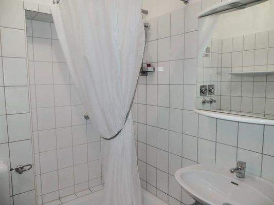 gepflegtes Badezimmer