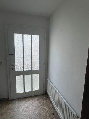 Hauseingang Wohnung UG